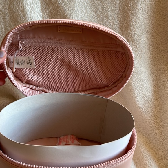 NWT Lululemon cosmetic case - Picture 7 of 7